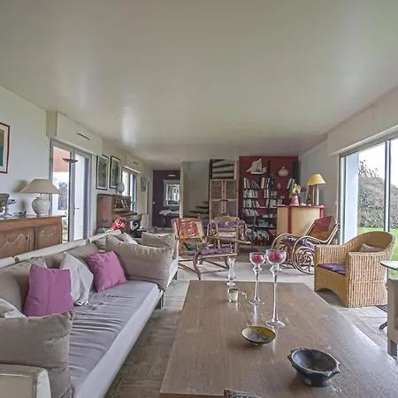 Large Seafront Family Home *