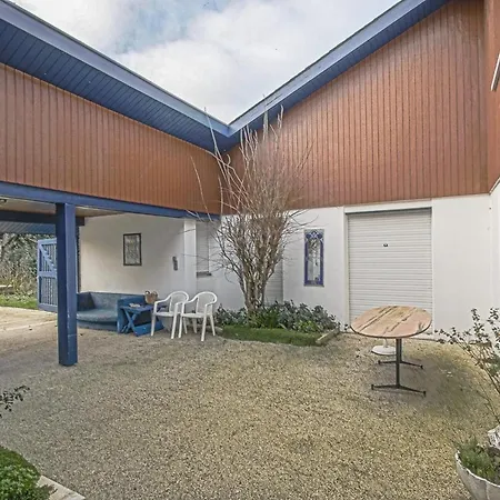 Large Seafront Family Home Hébergement de vacances Grandcamp-Maisy