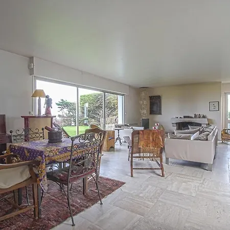 Large Seafront Family Home Grandcamp-Maisy